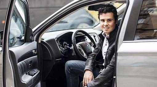 Javier Gómez Noya a los mandos del Outlander PHEV