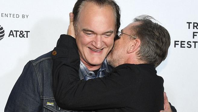 Tim Roth besa a Tarantino en el reencuentro de los protagonistas de «Reservoir Dogs»