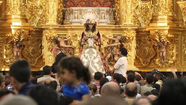 La Virgen del Rocío en su ermita de la aldea almonteña