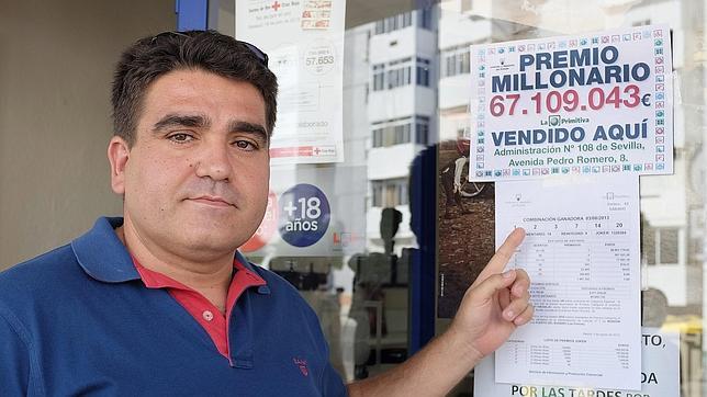 El dueño de la Administración de Lotería del Polígono de San Pablo en la que se ha vendido el mayor premio en la historia de la Lotería