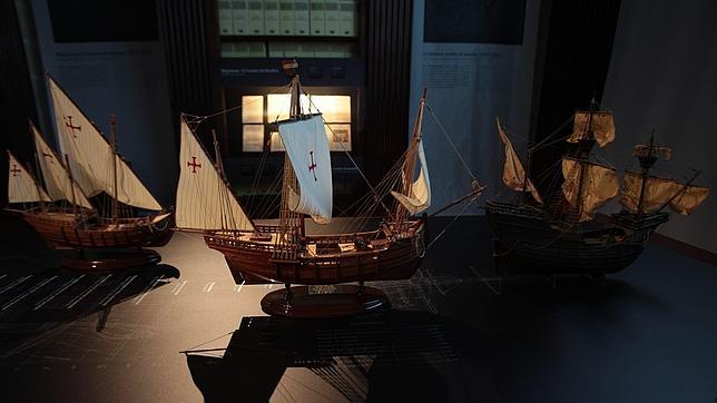 Maquetas de la Pinta, la Niña y la Nao Victoria, expuestas en el Archivo de Indias
