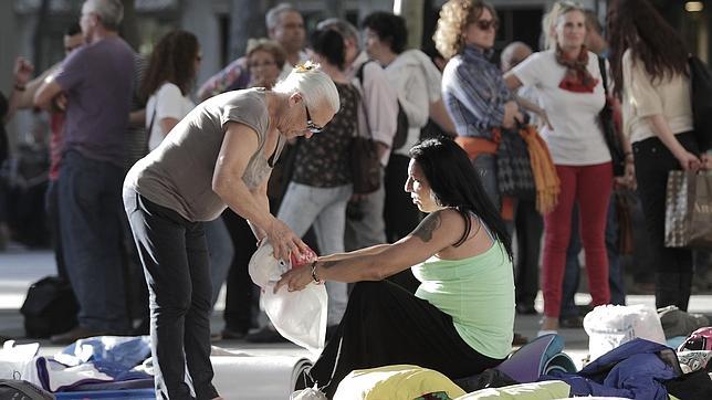 Concentración de activistas y familias de la Corrala frente al Ayuntamiento de Sevilla
