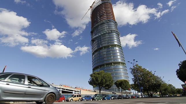 El tráfico podría sufrir importantes retenciones por el impacto de la Torre Pelli