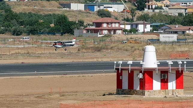 Imagen de archivo de una avioneta aterrizando en Córdoba