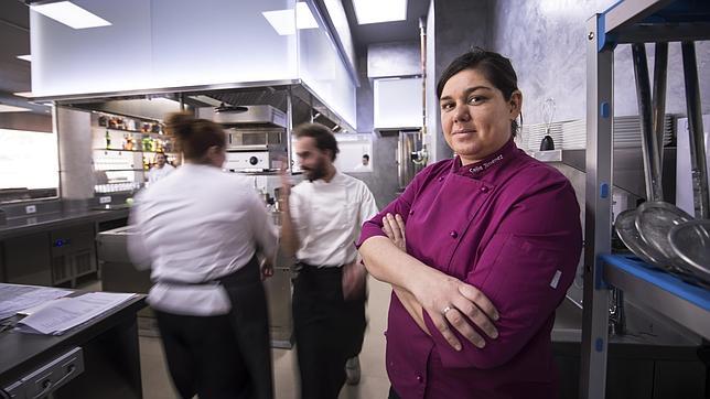 Celia Jiménez en la cocina de su nuevo restaurante en Córdoba