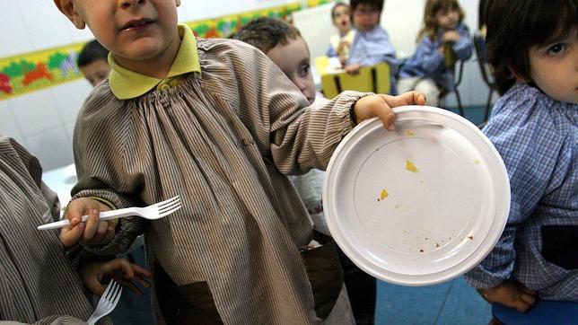 Los gastos de comedor en Andalucía han bajado este curso un 24,49% con respecto al año pasado