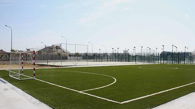 El PSOE lleva a los tribunales la ejecución de dos campos de césped