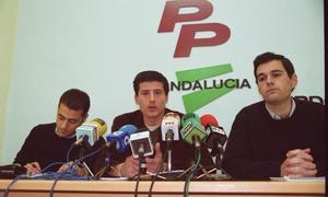 El Gobierno quiere librar «la batalla de los crucifijos» para tapar la crisis, según el PP