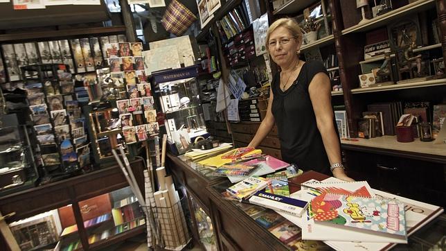 La mayoría de los comercios sevillanos dicen que asumirán la subida del IVA