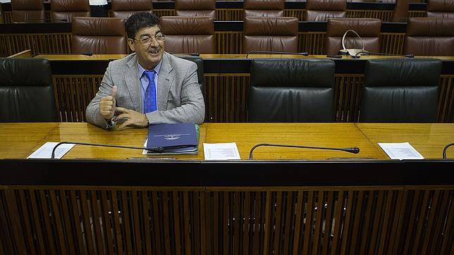La Junta amenaza con sanciones a los ayuntamientos con símbolos franquistas