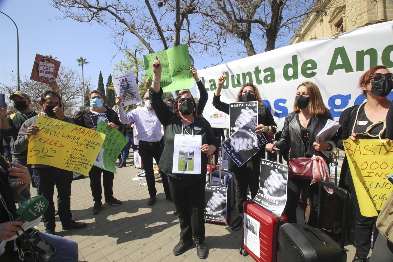 Fotogalería: Protesta de las agencias de viajes frente al ...