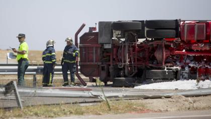 El vuelco de un camión cargado de gas propano obliga a