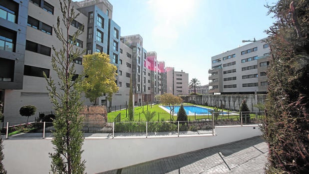 Zonas comunes de una urbanización del Norte de la capital