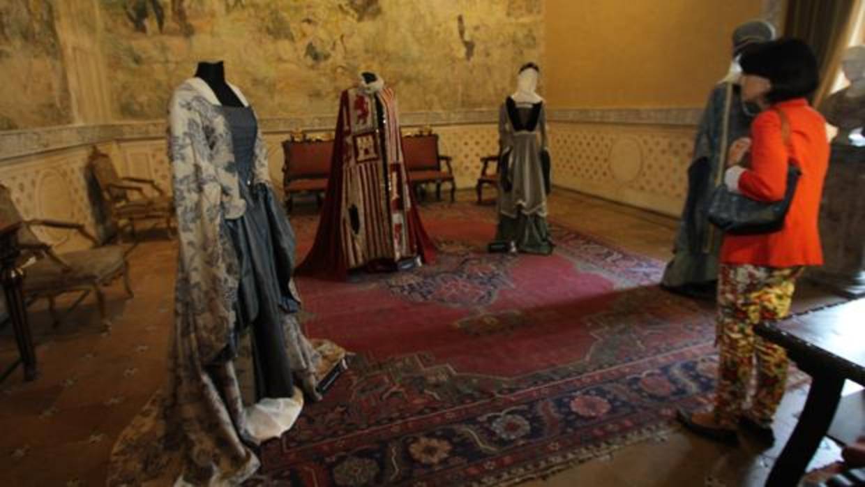 Isabel la Católica vuelve a Córdoba evocada en trajes y documentos