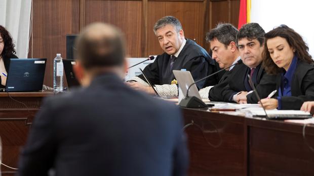 Un miembro de la UCO responde ante el tribunal que juzga los ERE