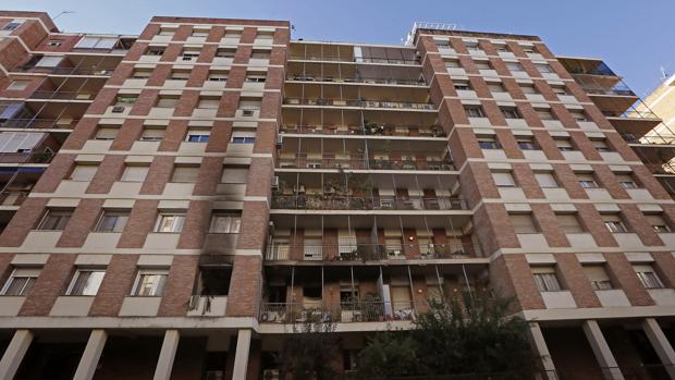 Bloque de pisos en el barrio sevillano de Los Remedios