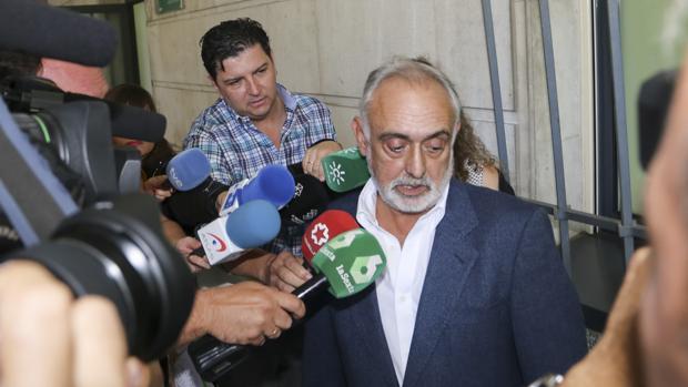 Fernando Villén, tras su declaración en los juzgados de Sevilla en octubre