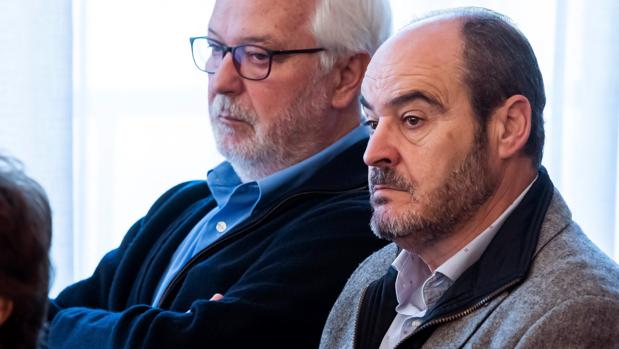 El ex secretario de Empleo Javier Aguado (i), y el ex director de Trabajo Juan Márquez