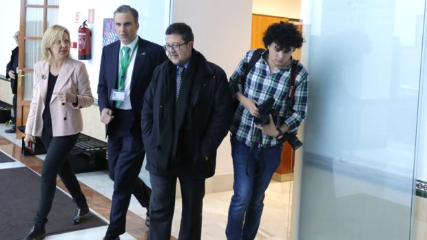 Javier Ortega Smith y Francisco Serrano, este miércoles en el Parlamento andaluz