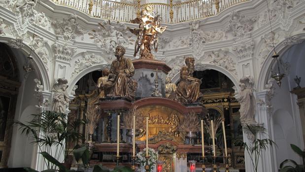 Sagrario y retablo de la iglesia de La Asunción de Priego