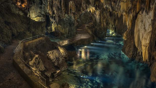 Una de las salas de la gruta de Aracena