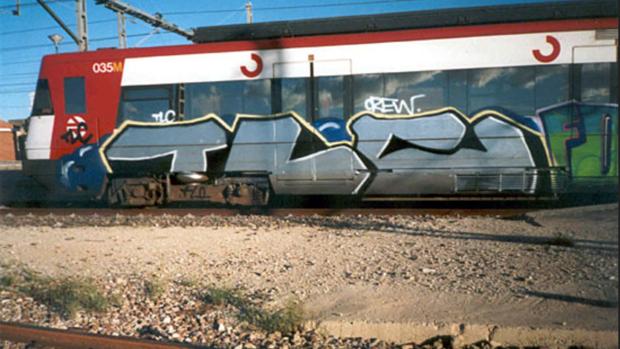 Los trenes de cercanías son los más castigados por las pintadas