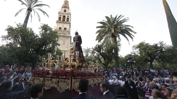 El Señor del Perdón, en el Patio de los Naranjos de la Mezquita-Catedral de Córdoba