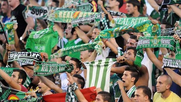 Afición del Betis en el Benito Villamarín
