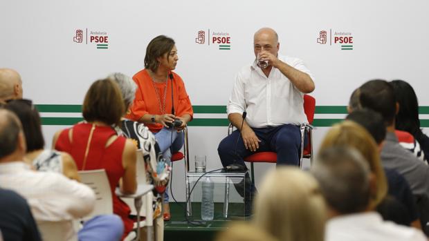 Isabel Ambrosio y Antonio Ruiz, en un encuentro