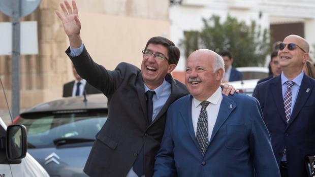 Marín con el consejero de Salud, Jesús Aguirre