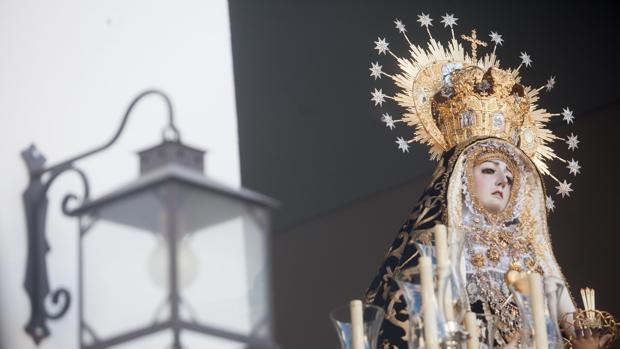 La Virgen de los Dolores de Córdoba, en su paso un Viernes Santo
