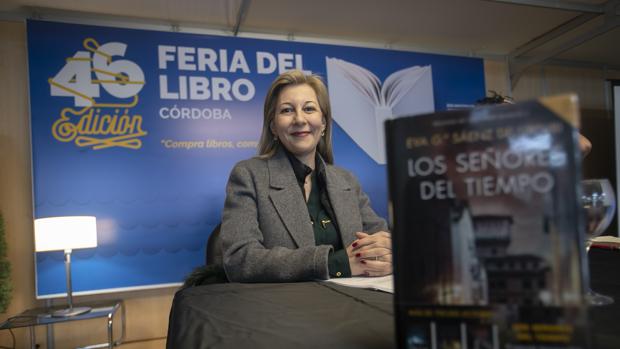 La escritora Eva García Sáenz en la presentación de su último libro