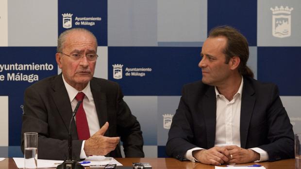 El alcalde de Málaga, Francisco de la Torre, y el portavoz de Ciudadanos, Juan Cassá