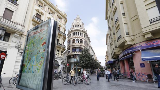 La calle Cruz Conde, desde las Tendillas