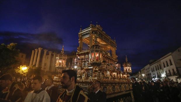 El Señor del Santo Sepulcro, en el Viernes Santo de la Semana Santa de Córdoba 2019