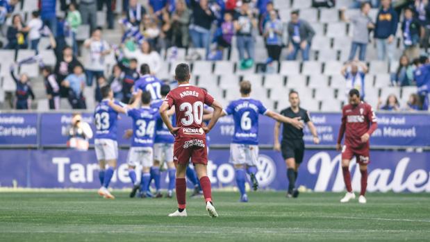 Los jugadores del Oviedo celebran el primer gol ante el Córdoba el domingo en el Tartiere