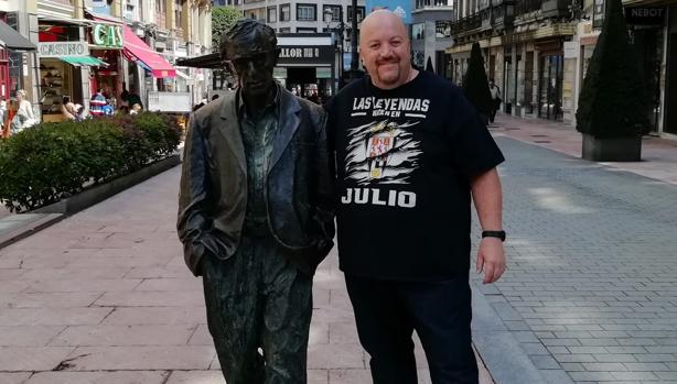 Javier Jiménez, junto a Woody Allen