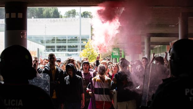 Revuelta estudiantil contra Cayetana Álvarez de Toledo en la Universidad Autónoma de Barcelona