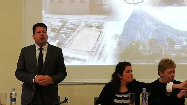 Fabian Picardo, durante la conferencia que ha ofrecido en un instituto de La Línea de la Concepción