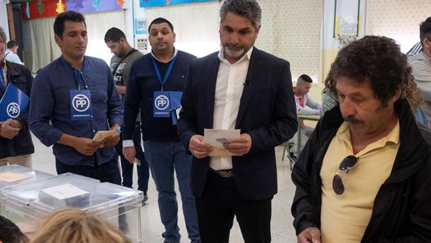 Juan José Cortés, votando este domingo en Huelva