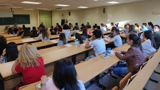 Opositores durante la prueba