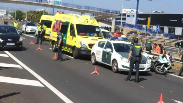 Imagen del dispositivo sanitario y de tráfico desplegado tras el accidente