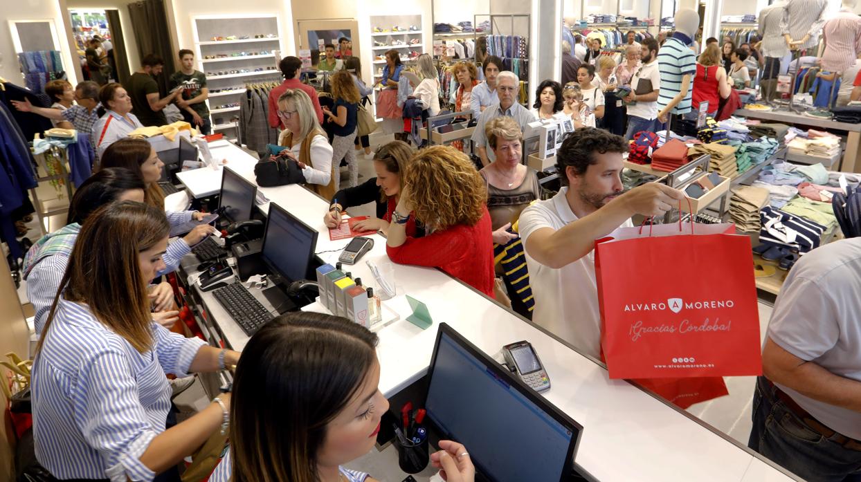 Álvaro Moreno dedica medio millón en Córdoba a abrir nueva tienda en el  «esquinazo» de las Tendillas