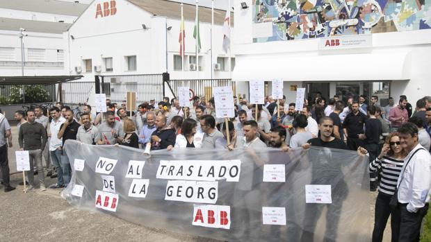 Manifestació de trabajadores de ABB en la planta cordobesa en mayo del año pasado