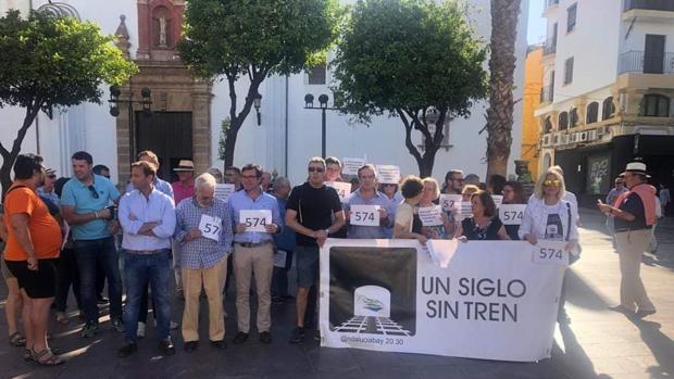 Una de las protestas diarias que han llevado a cabo una de la plataformas por el ferrocarril