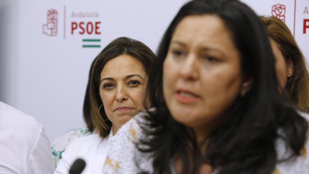 Isabel Ambrosio durante la noche electoral en la sede del PSOE