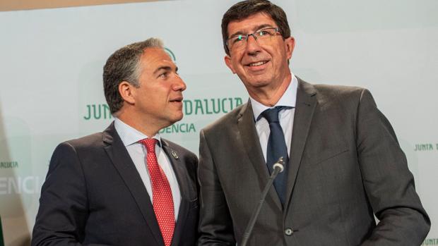Elías Bendodo y Juan Marín, este martes en Sevilla en el Palacio de San Telmo
