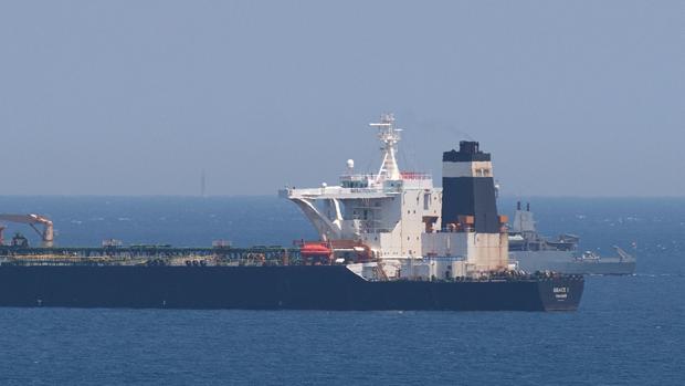 Imagen del petrolero «Grace 1», retenido en las aguas que rodean Gibraltar