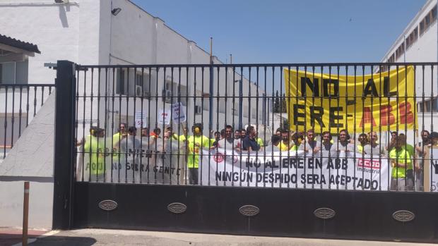 Trabajadores de ABB, encerrados en la fábrica de Córdoba para protestar contra el ERE