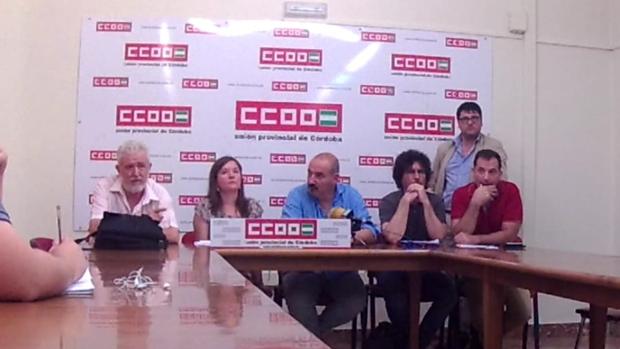 Representantes sindicales de CC.OO. durante la rueda de prensa